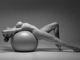 Nude blonde and big ball (click to view)