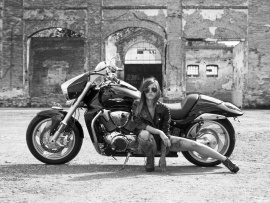 Suzuki Intruder (click to view)