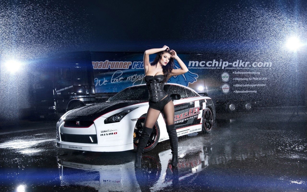Hot Babe and Nissan GTR